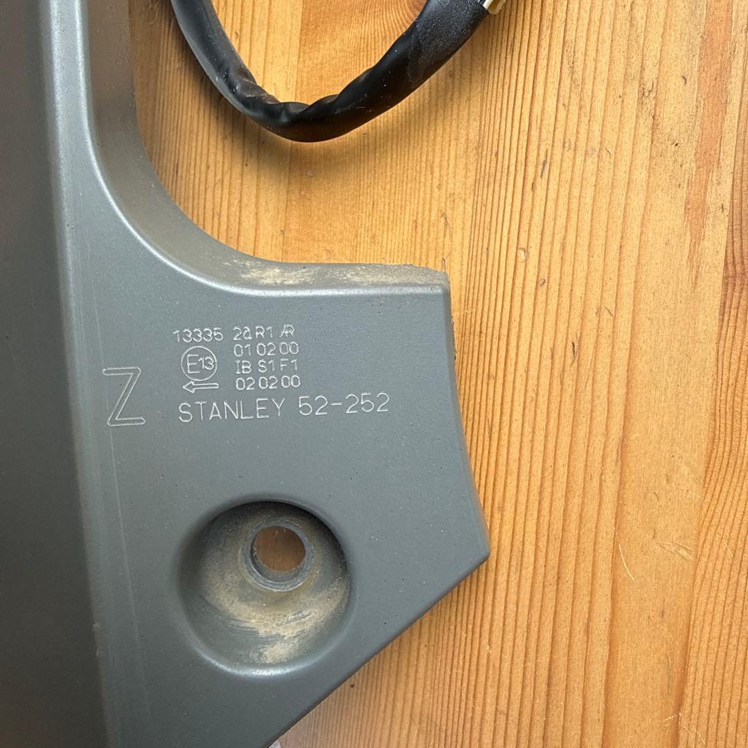 NHP10 アクア　テールライト左