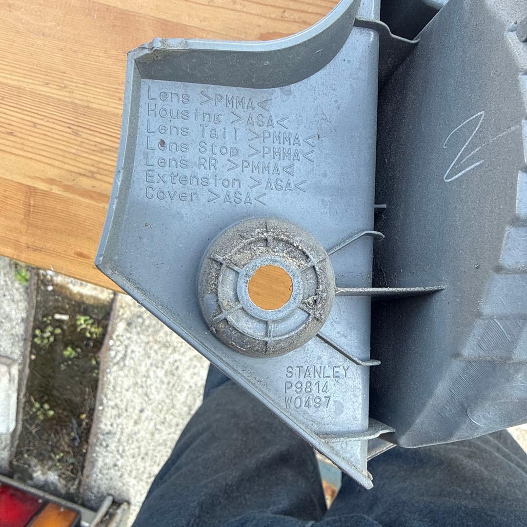 NHP10 アクア　テールライト左