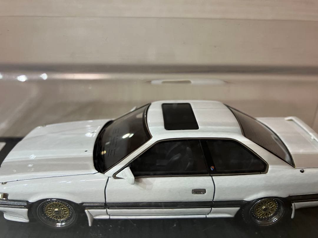 お*ん様 イグニッションモデルNissan LEOPARD 1/43 ホワイト