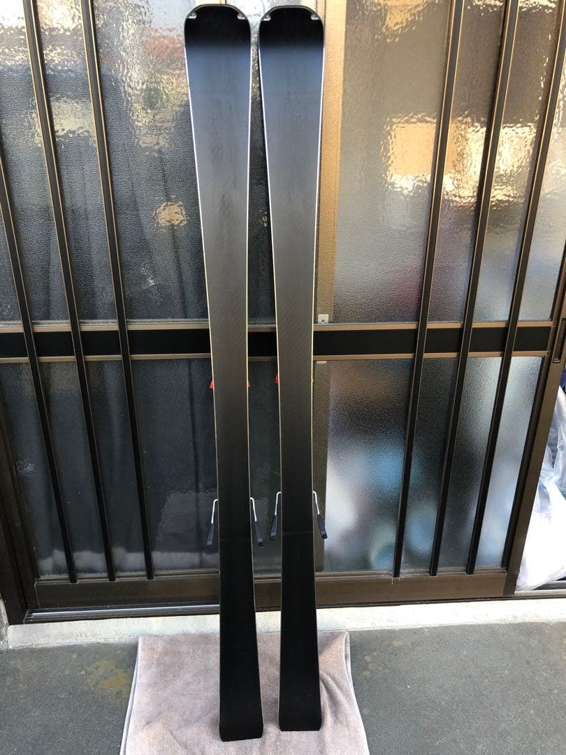 Elan のスキー板。