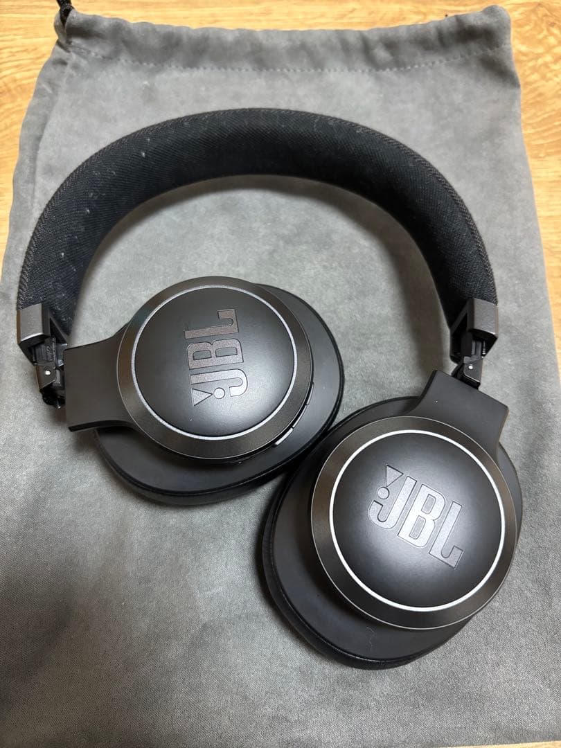 JBL ワイヤレスヘッドホン ブラック 収納袋付き（最終値下げ）