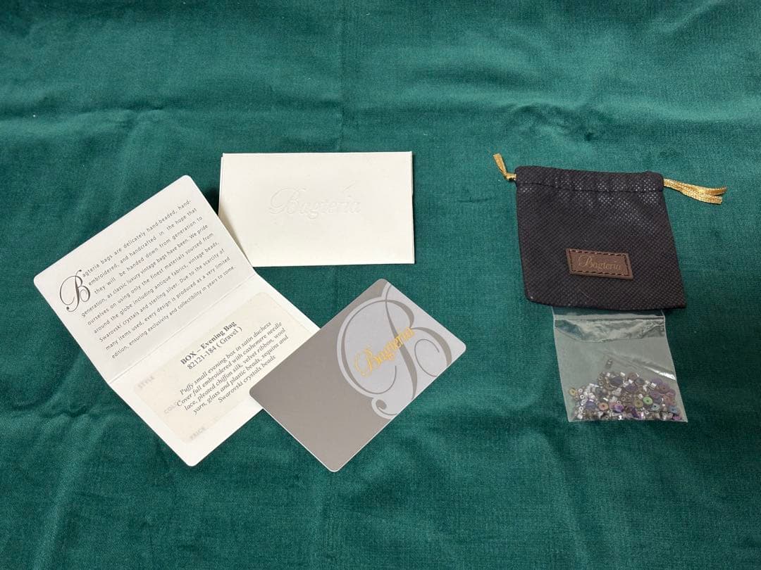 Bagteria ビーズ刺繍バッグ　ボックスイブニングバッグ　バッグテリア