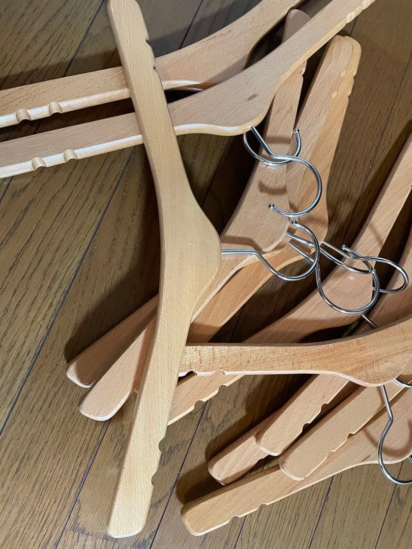 木製衣類ハンガー30本セットとなります。