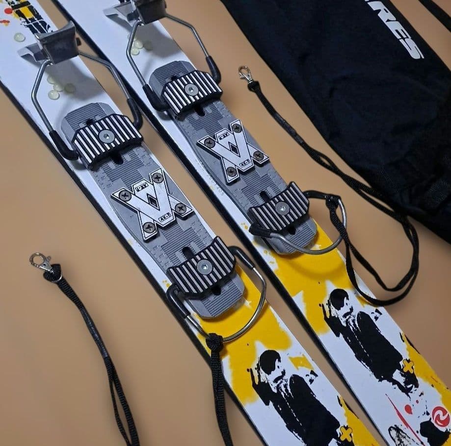 ロシニョール　名作ショートスキー、ファンスキー板　(ケース付)