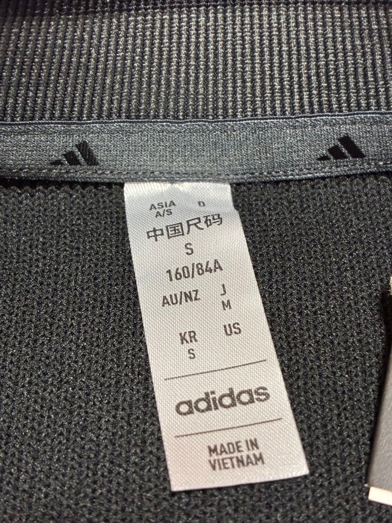 新品　M アディダス レア　セットアップ　黒モックネック　白マイクロショーパン