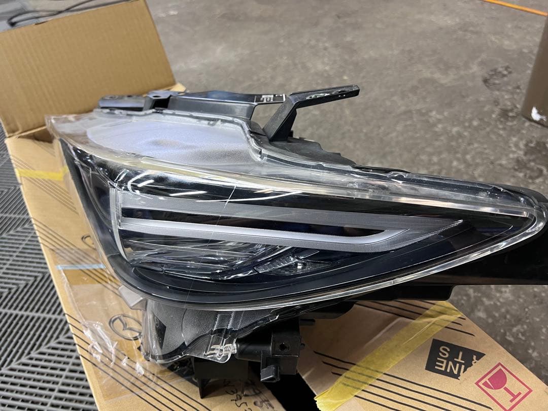 マツダ CX-5 6BA-KFEP 左（助手席側）純正LEDヘッドライト