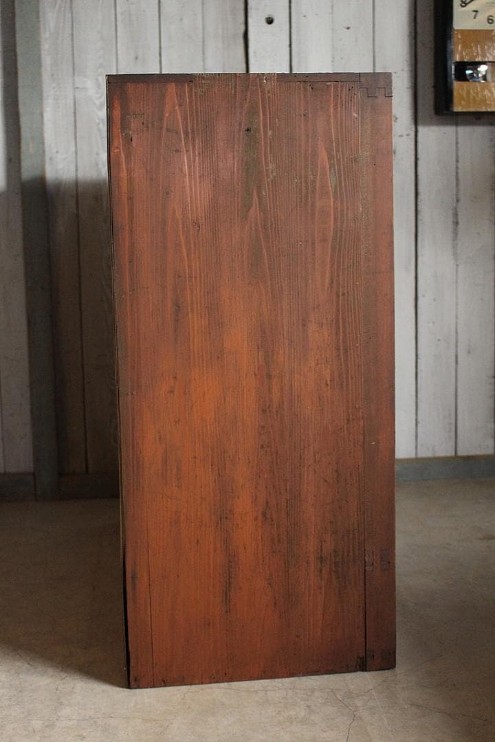 uym　古く味のある木製のガラス戸棚　引き出し2杯