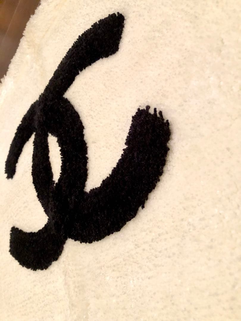 【新品】玄関&バス☆ロゴ入りラグマット(白×黒)