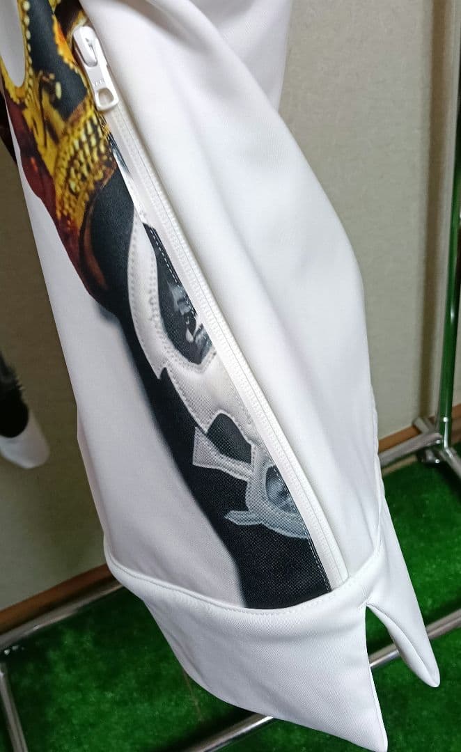 ラッセルノ 裏起毛ハイネックトレーナー 白×黒 袖ルチャマスク／SIZE:4