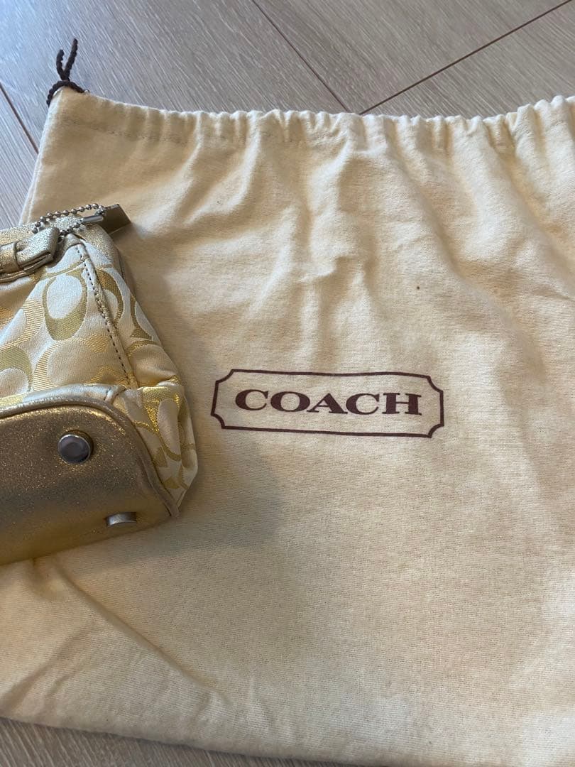 Coach バッグ　結婚式　ミニバッグ　ゴールド