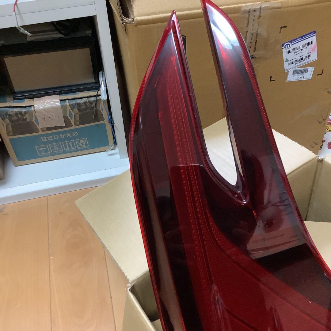 トヨタ　アルファード30後期　テールランプ右