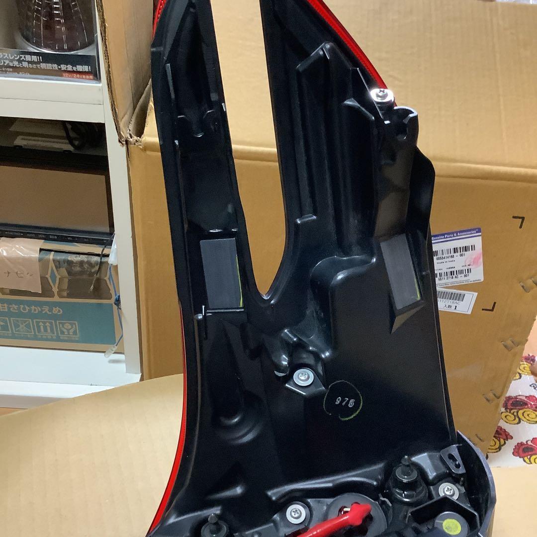 トヨタ　アルファード30後期　テールランプ右