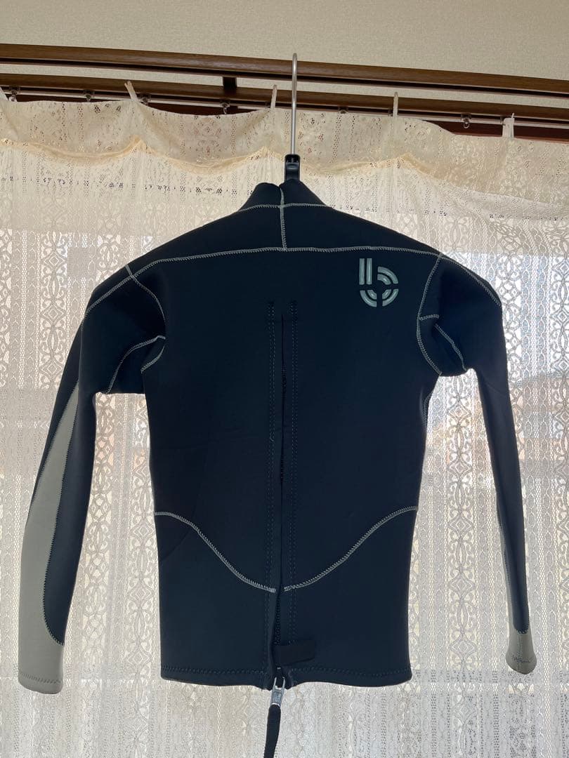 BREAKEROUT(ブレーカーアウト)長袖タッパー 2mm レディースLサイズ