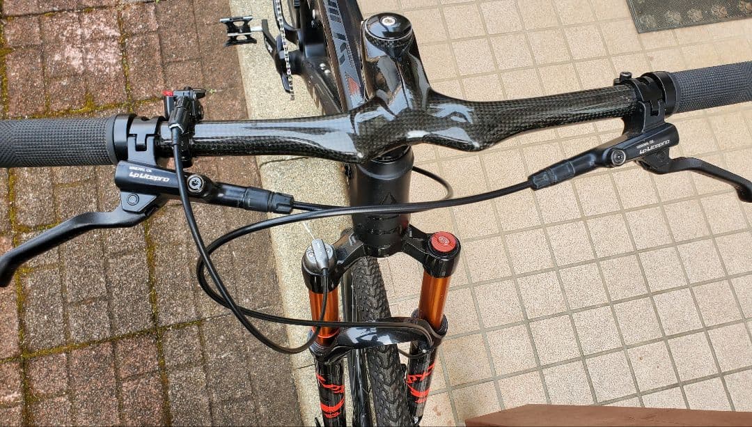 カーボンフレーム のみ、 ホイール、フロントサス無し