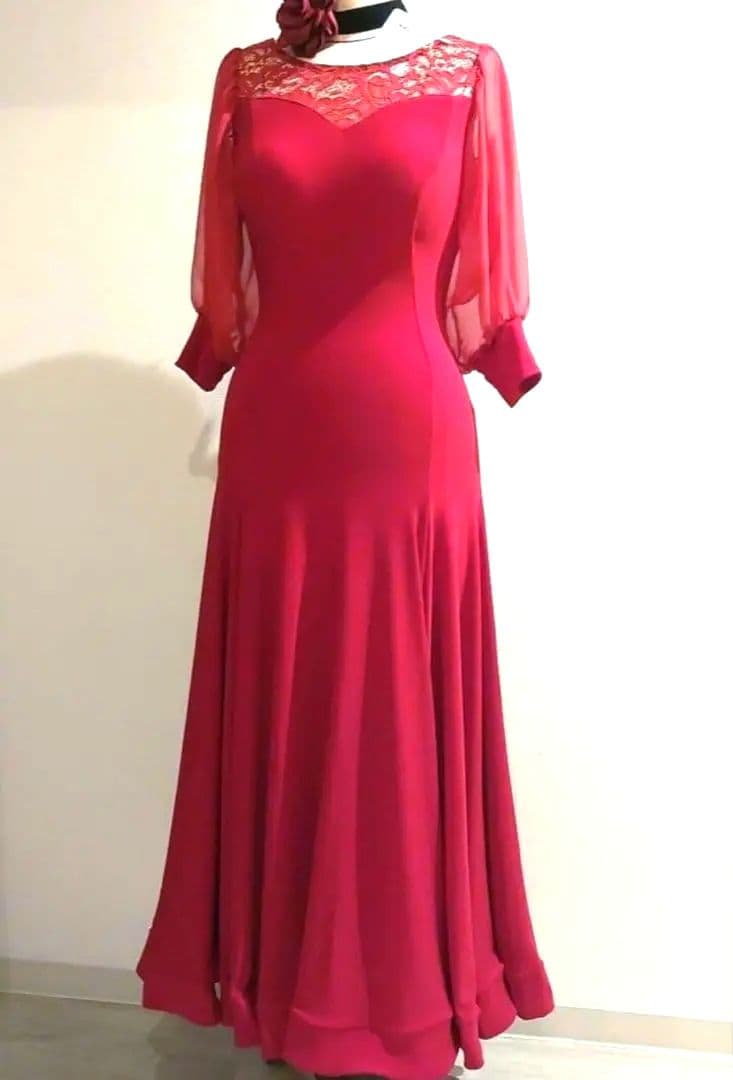 新品未使用　社交ダンスドレス　スタンダードダンス衣装　真っ赤で素敵なドレス