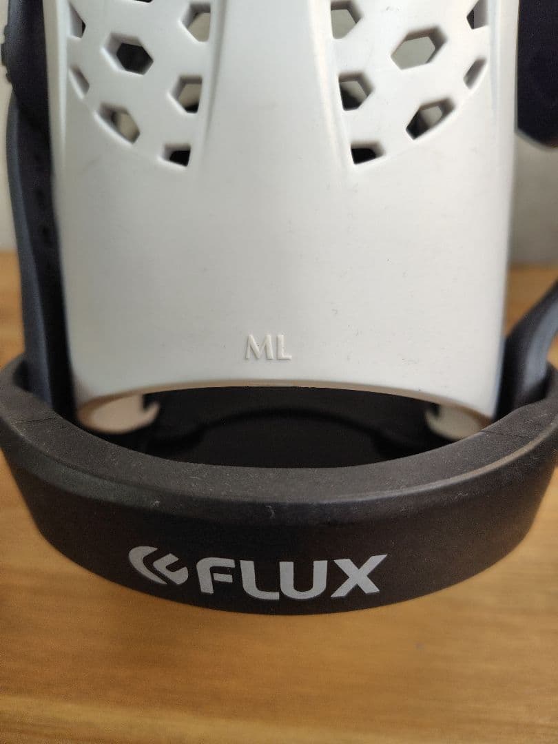 FLUX PR スノーボードビンディング M 白／黒