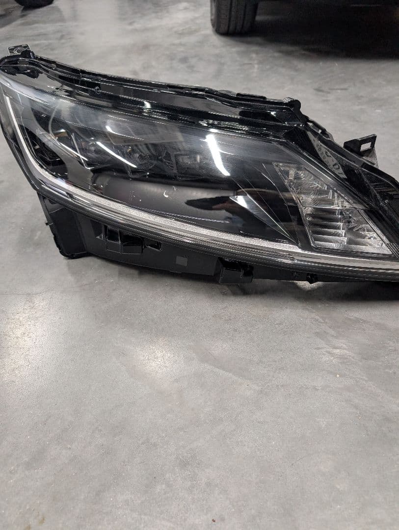 最終値下げ！日産　ノート　E13純正LED ヘッドライト