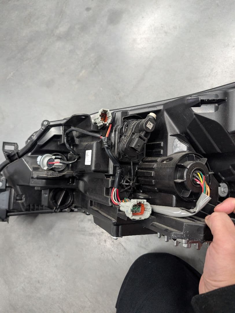 最終値下げ！日産　ノート　E13純正LED ヘッドライト