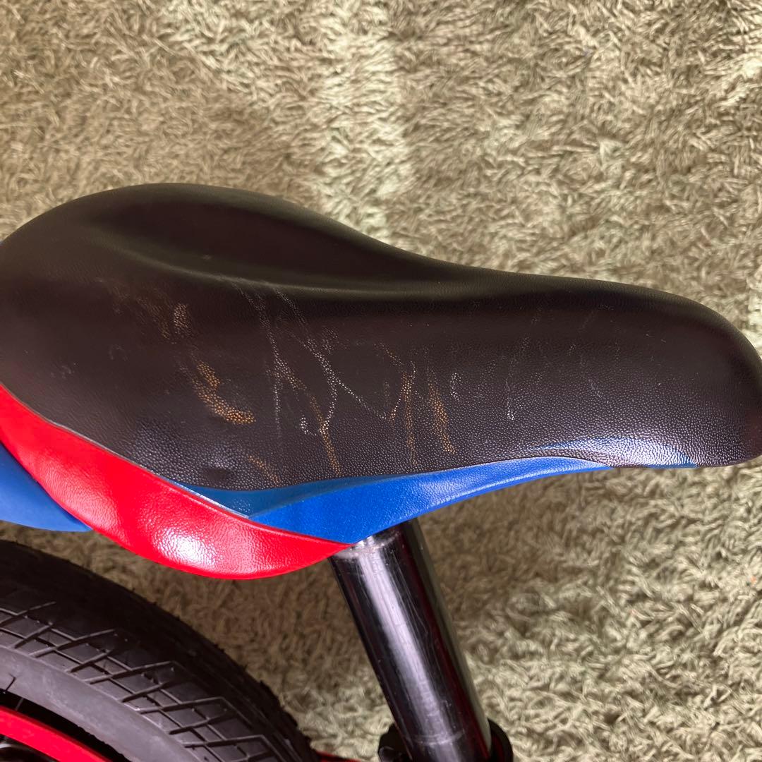 キッズ用ペダル無し自転車　ストライダー