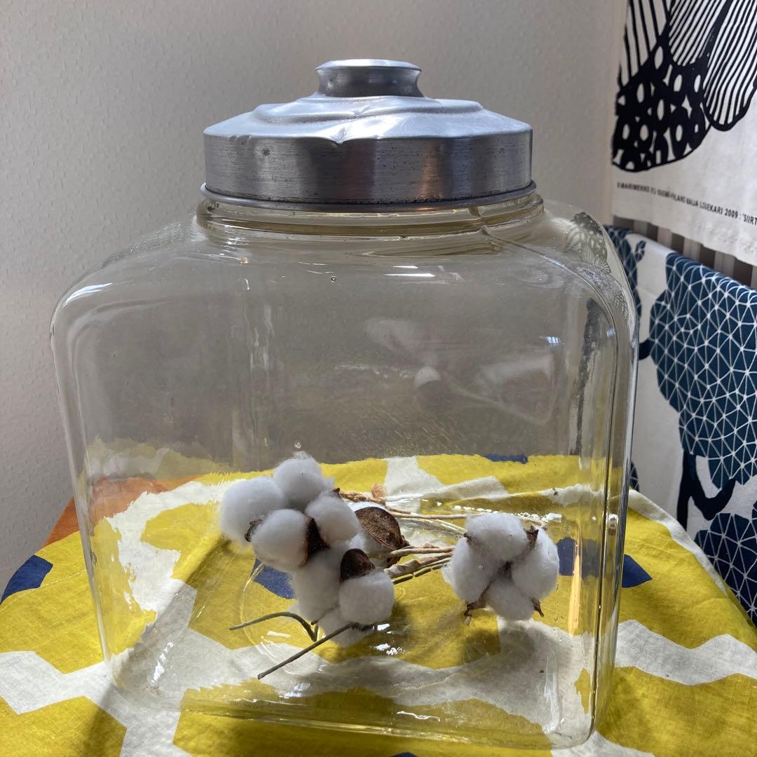 ガラスジャー　　ガラス瓶　　蓋付き　 ヴィンテージ