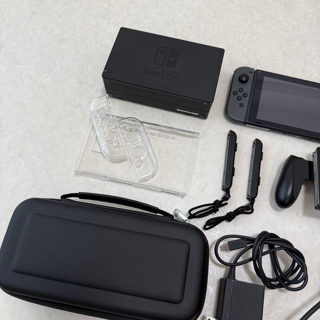 任天堂　Switch 本体一式　＋ケース等