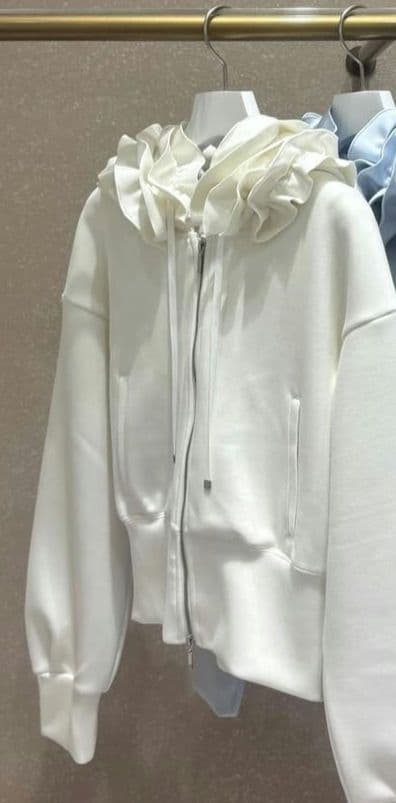 新品タグ付　フリルショートジップパーカー　白　SNIDEL