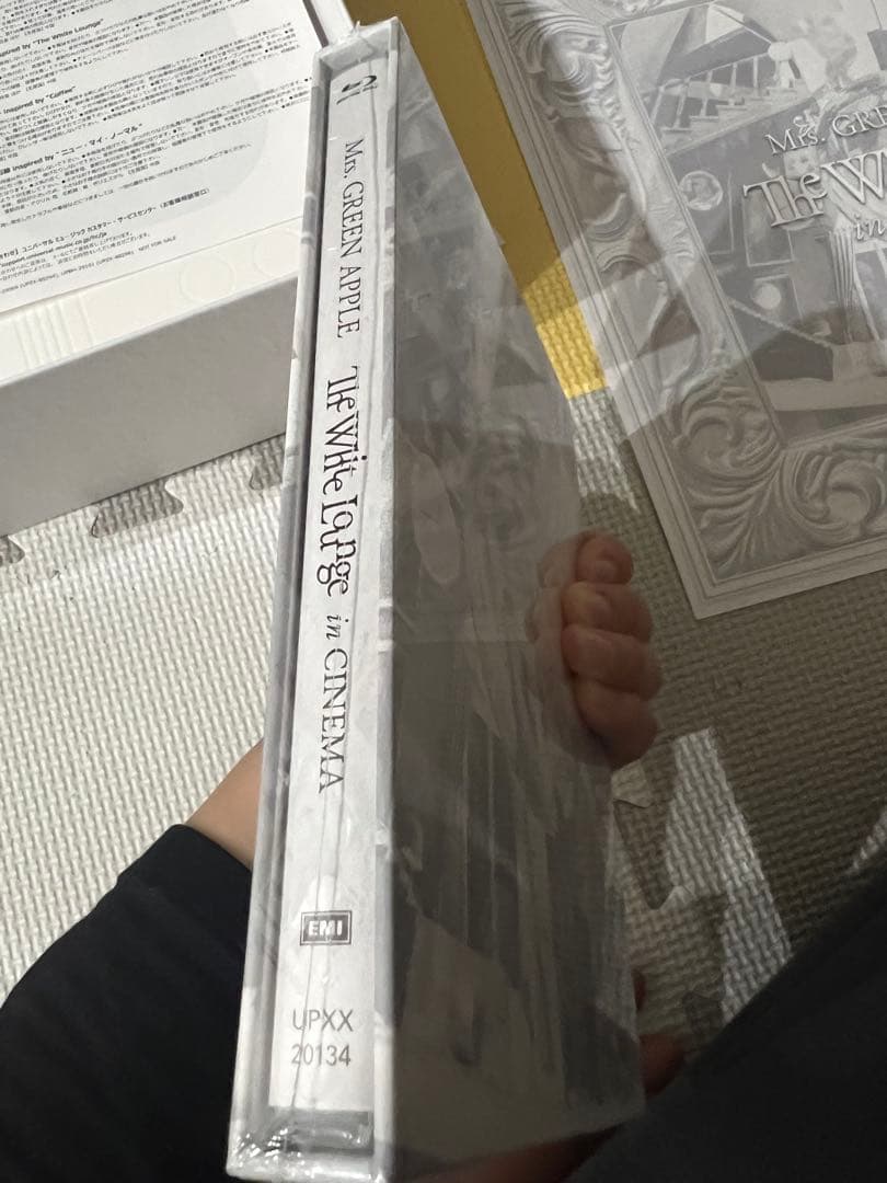 M　Mrs.Green Apple whitelounge