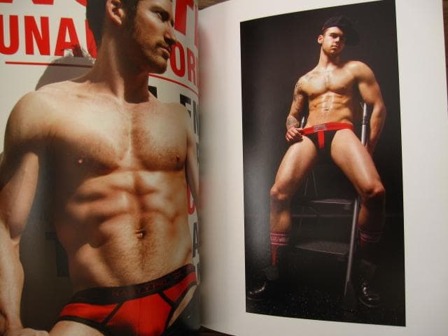 アート・デザイン・音楽 Brief Encounters: Underwear Inspires Art