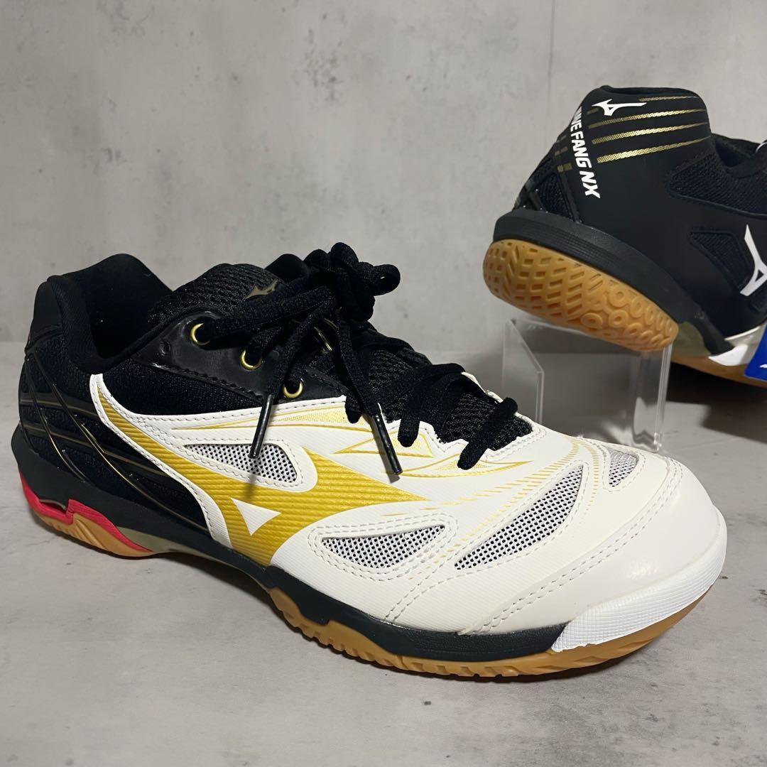 新品タグ付　ミズノ バドミントンシューズ メンズ ウエーブファング スニーカー
