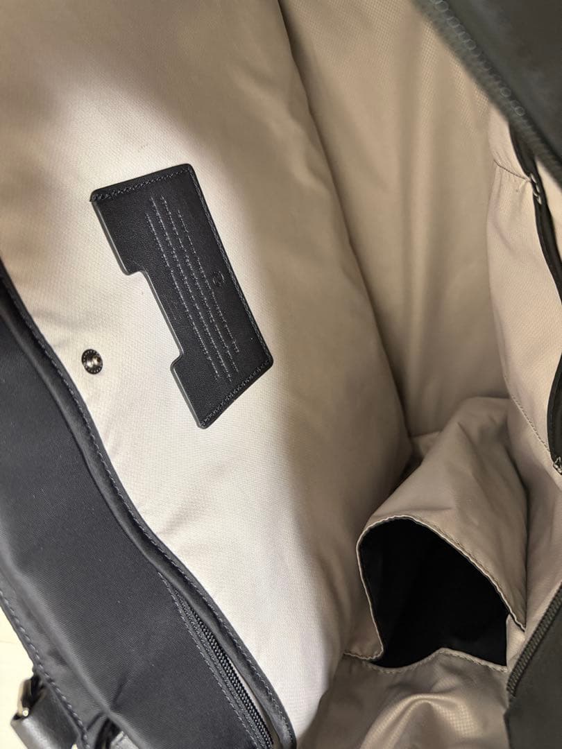 TUMI ヴァレッタ　ラージトート　ブラック/ガンメタ　国内正規店購入