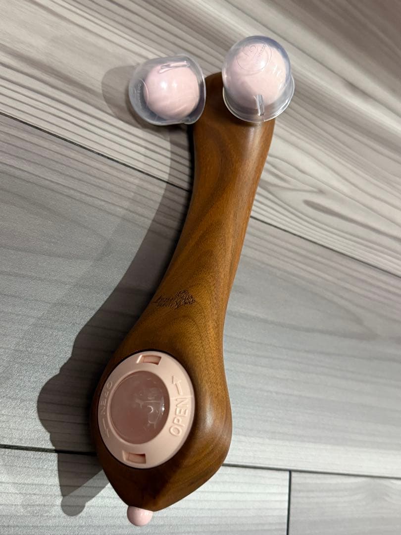 Sofill-e / LOUVREDO 美顔ローラー 木製ハンドル