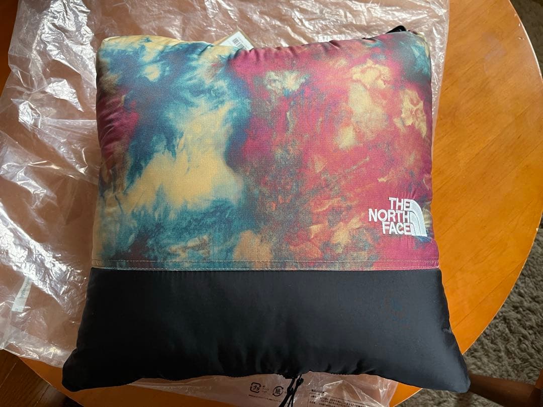 THE NORTH FACE リバーシブル　クッション タイダイ　新品未使用