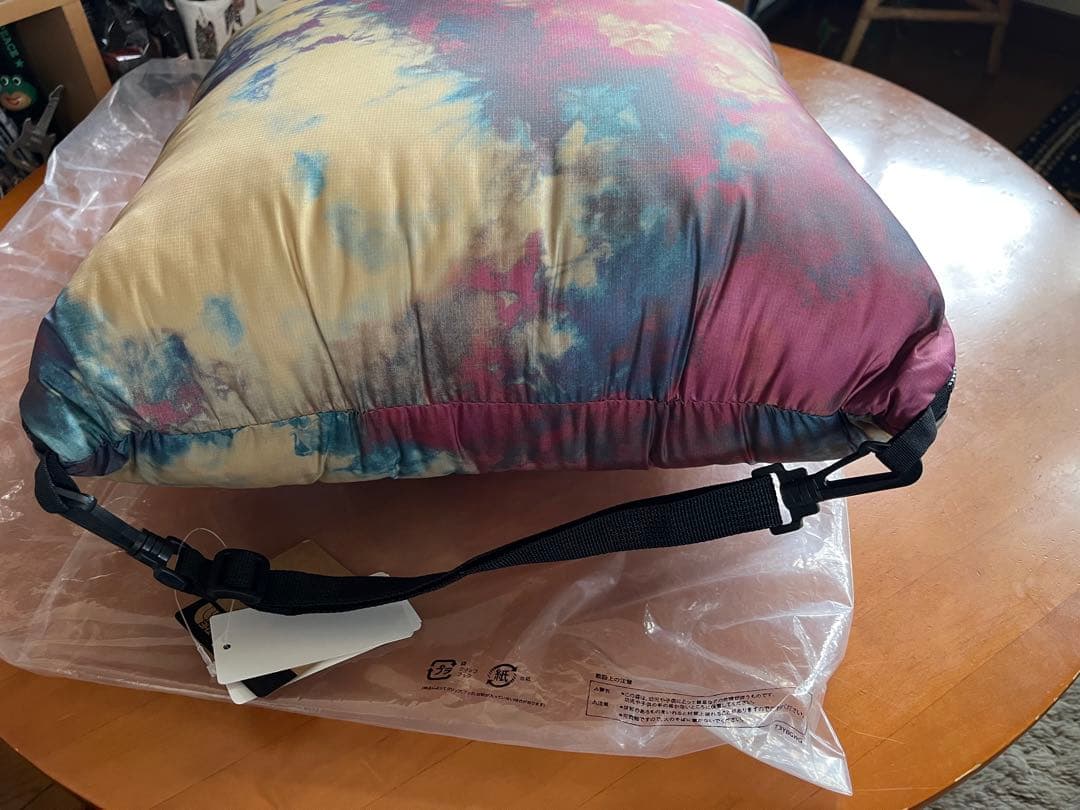 THE NORTH FACE リバーシブル　クッション タイダイ　新品未使用