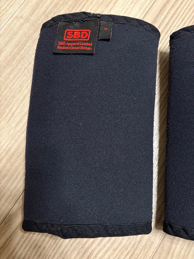 B*n様 SBD エルボースリーブ Mサイズ　黒 赤