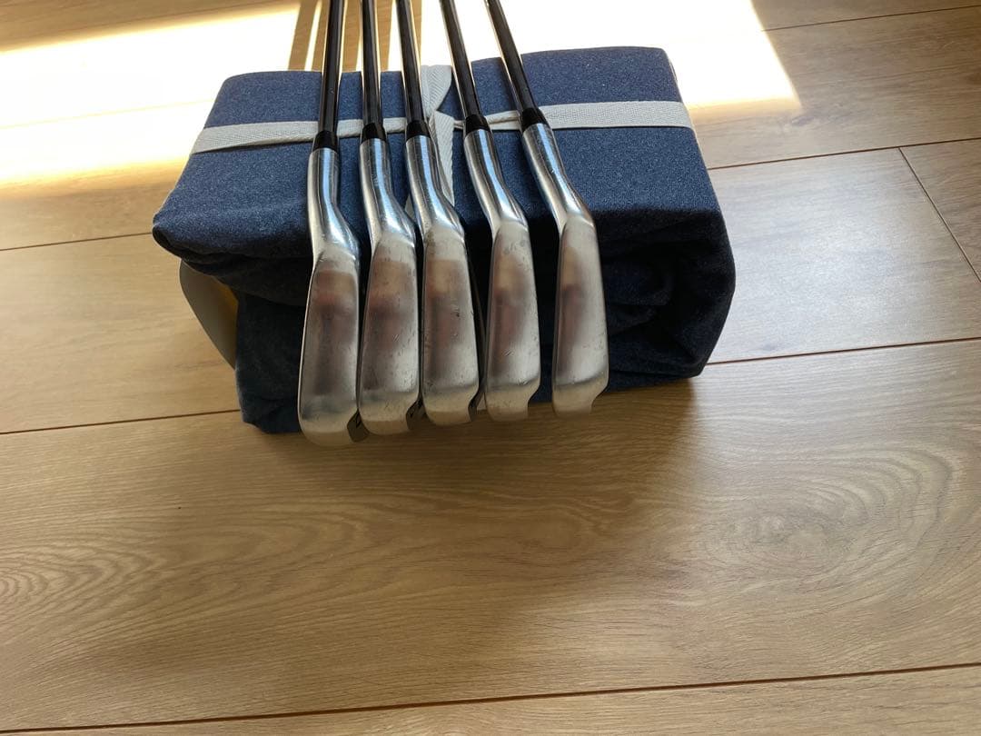 BUCHI VS501、6i〜PW ダイナミックゴールドAMTブラック　5本