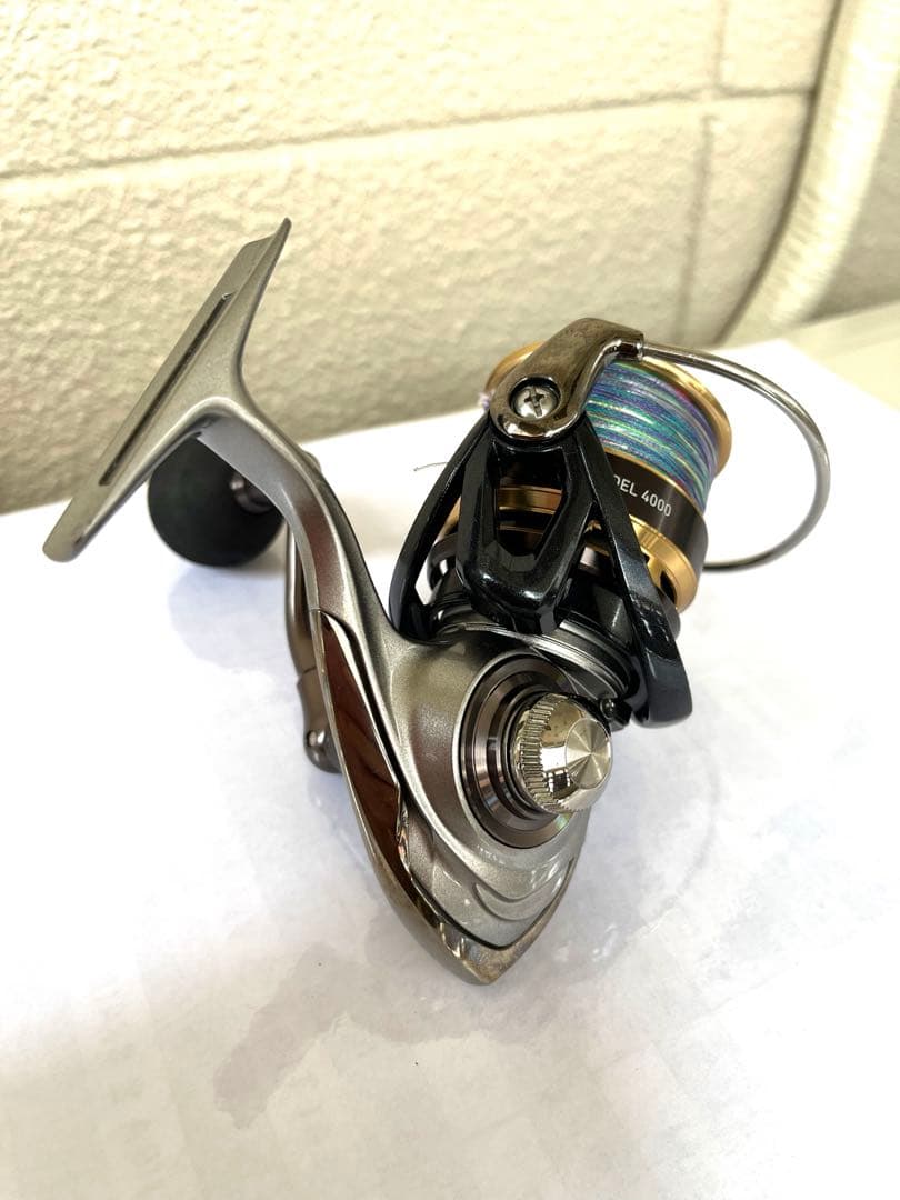 DAIWA VADEL 4000 スピニングリール　ライン付き　ヴァデル　バデル