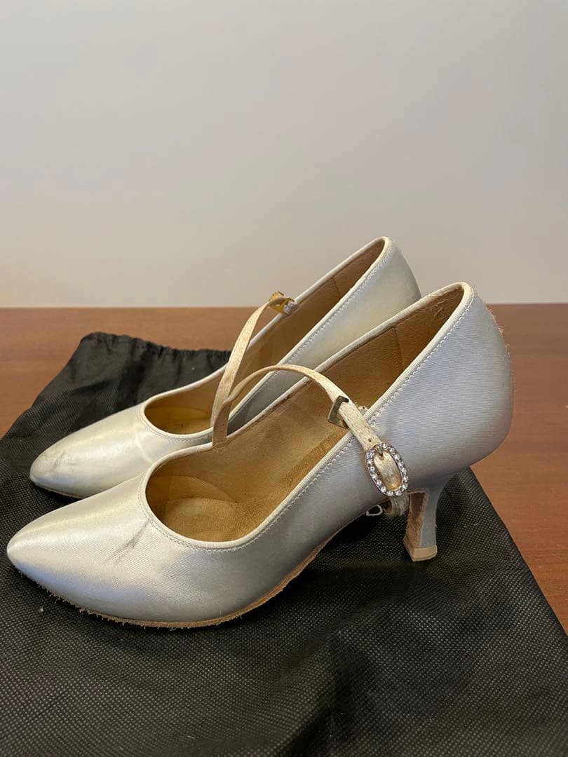 社交ダンス スーパダンス 女性用シューズ、白色サテン、サイズ23.5cm