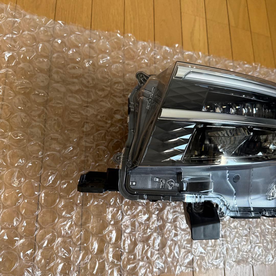 タントカスタム　LA650S ヘッドライト　左側　レンズ面美品