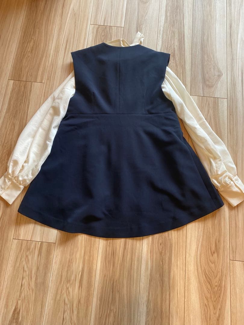 elura ボウタイブラウス＆ペプラムジレ2点セット