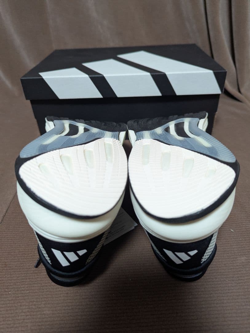 新品27.5cmアディダス ランニング スーパーノヴァ