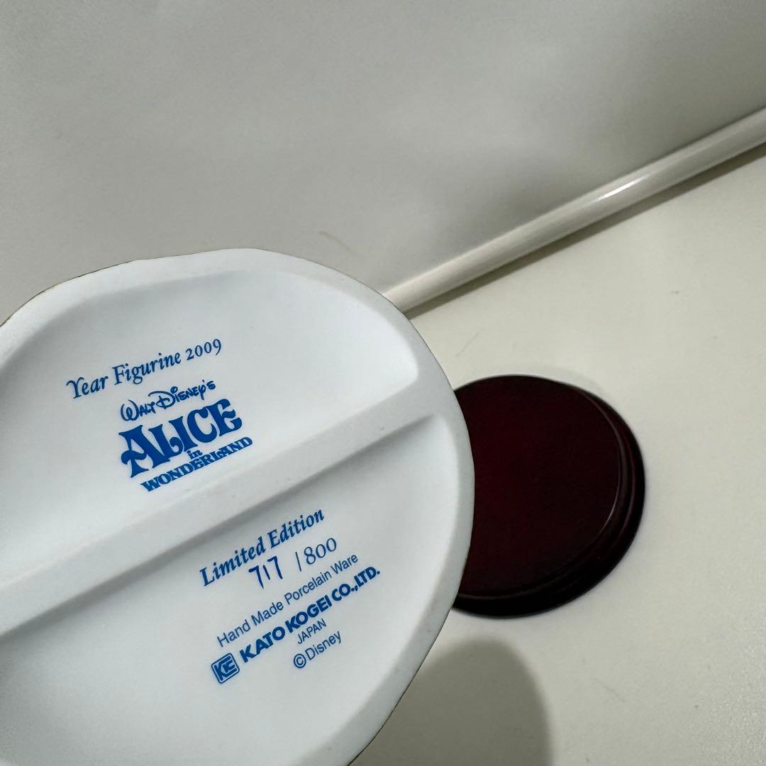 希少■ディズニー 加藤工芸 イヤーフィギュアリン2009 不思議の国のアリス