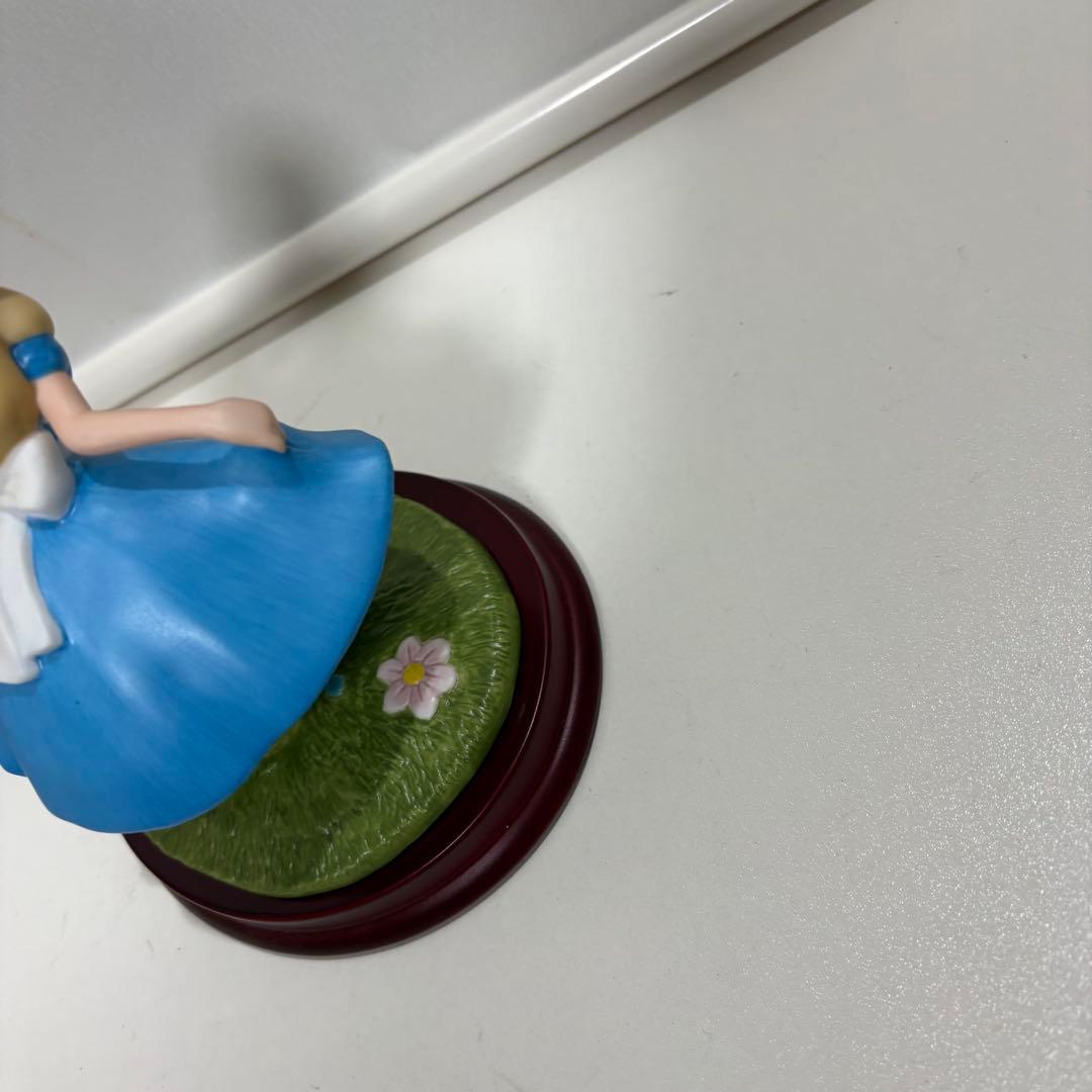 希少■ディズニー 加藤工芸 イヤーフィギュアリン2009 不思議の国のアリス