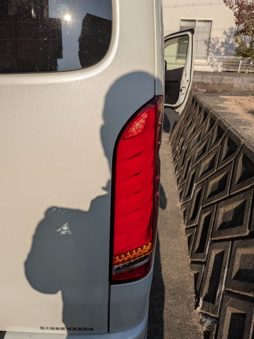 ハイエース　テールランプヴァレンティ