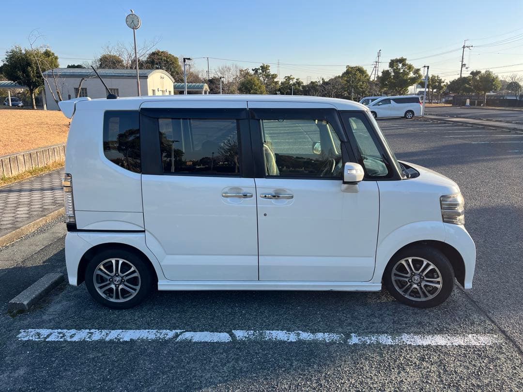 ホンダ　H26年　NBOXカスタム　SSパッケージ　大阪　白　車検R９年７月