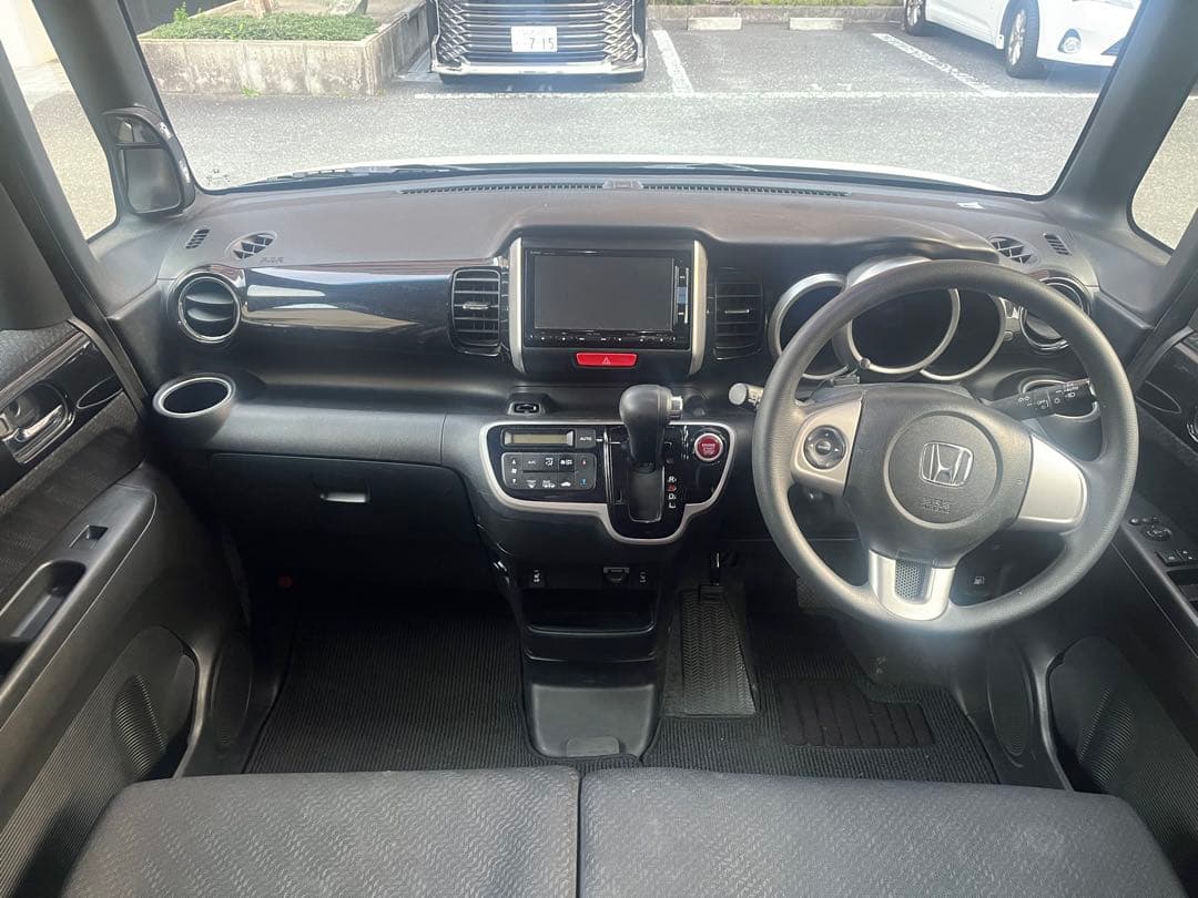 ホンダ　H26年　NBOXカスタム　SSパッケージ　大阪　白　車検R９年７月