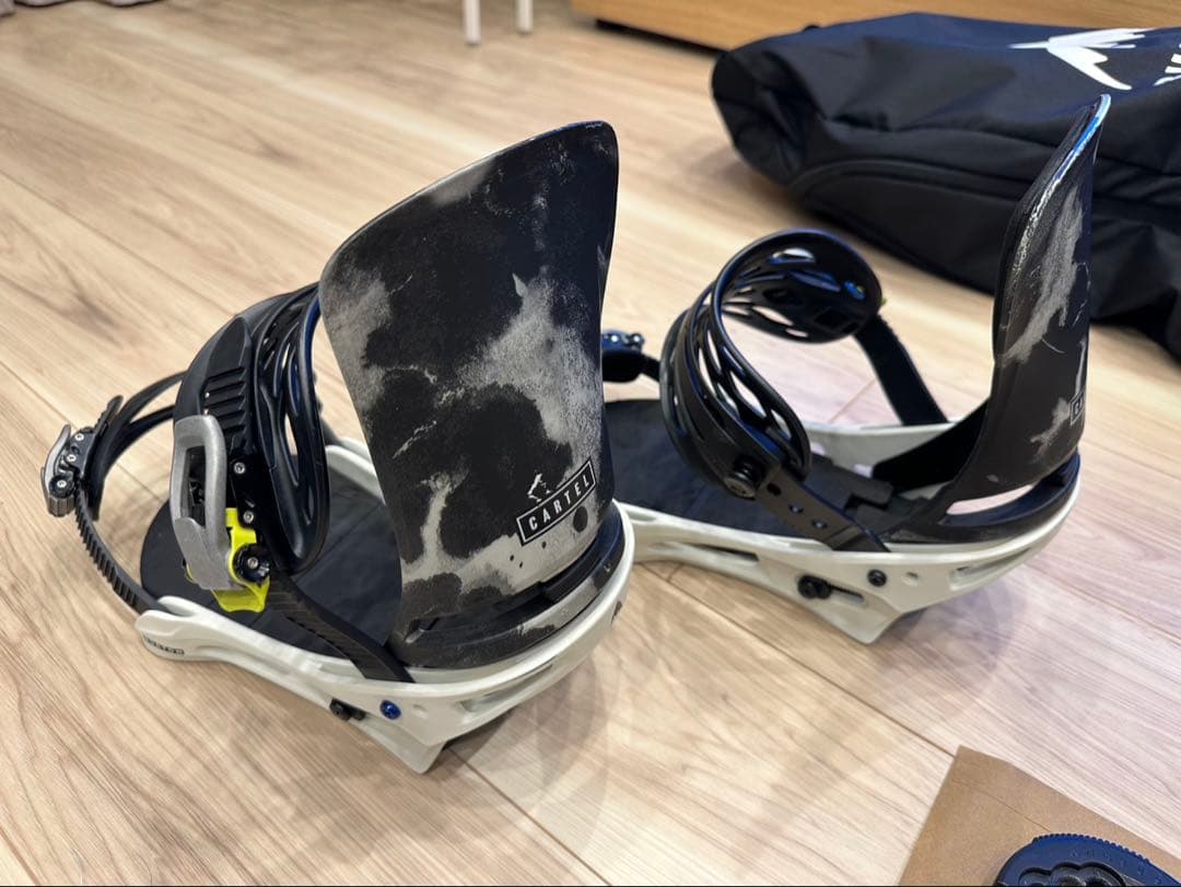 美品）バートンCARTEL スノーボード ビンディング ブラック/ホワイト M