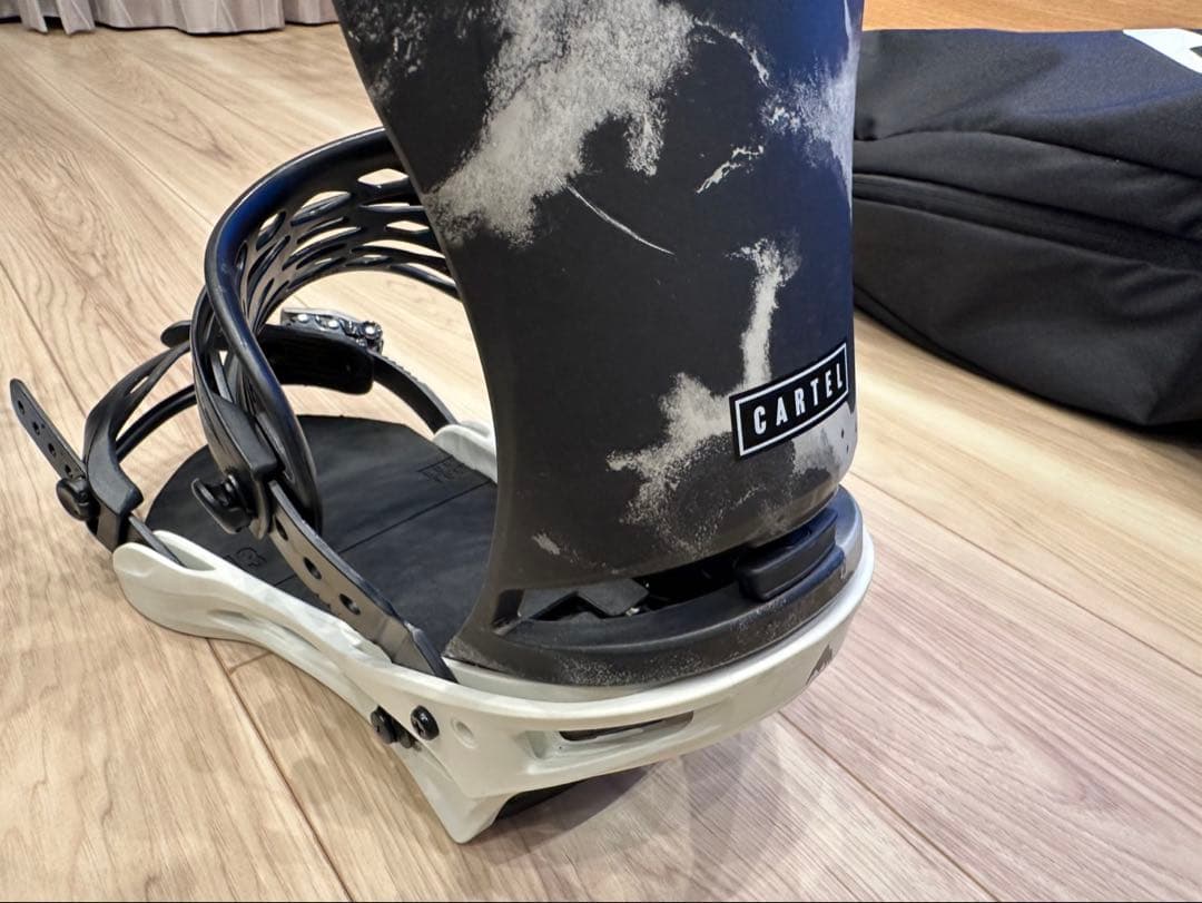 美品）バートンCARTEL スノーボード ビンディング ブラック/ホワイト M