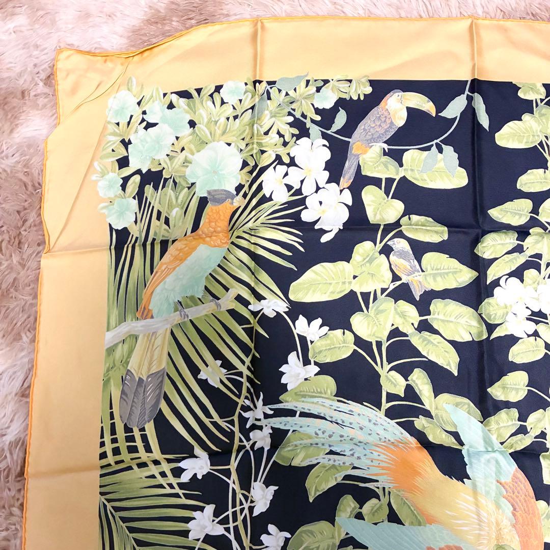 サルヴァトーレフェラガモ　シルク　スカーフ　87cm イエロー