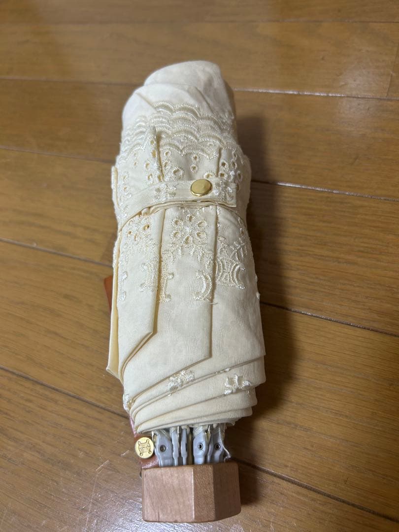 セリーヌ 刺繍　折りたたみ傘　日傘　アイボリー　美品　高島屋購入　晴雨兼用