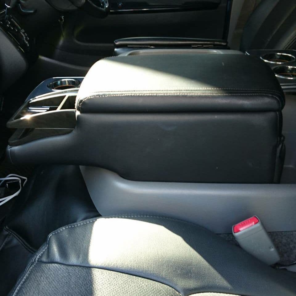 ハイエース200系ワイド1～4型助手席用小物入れor肘おき